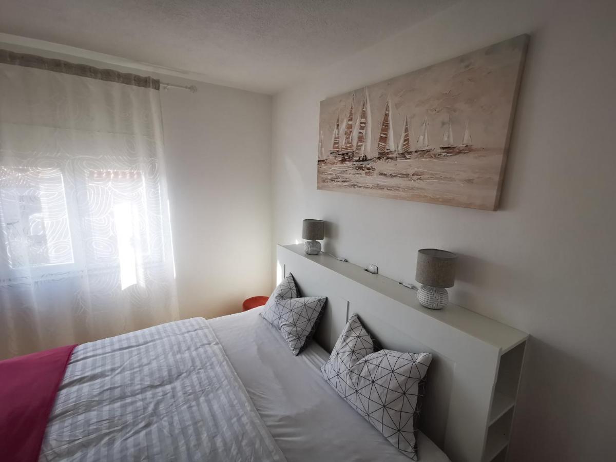 Villa Mala Vala #1 - Seeview - 80 Qm - 2 Sz - 4 Pers Trogir Eksteriør billede